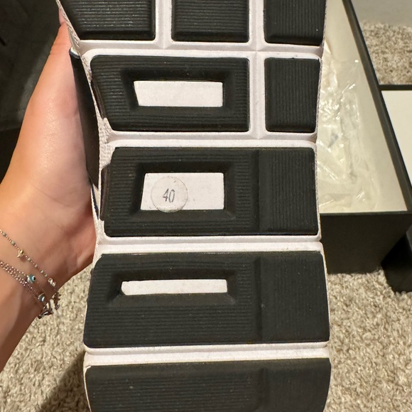 NEW Womens Gucci Interlocking G Sneakers size 40 - Picture 2 of 5